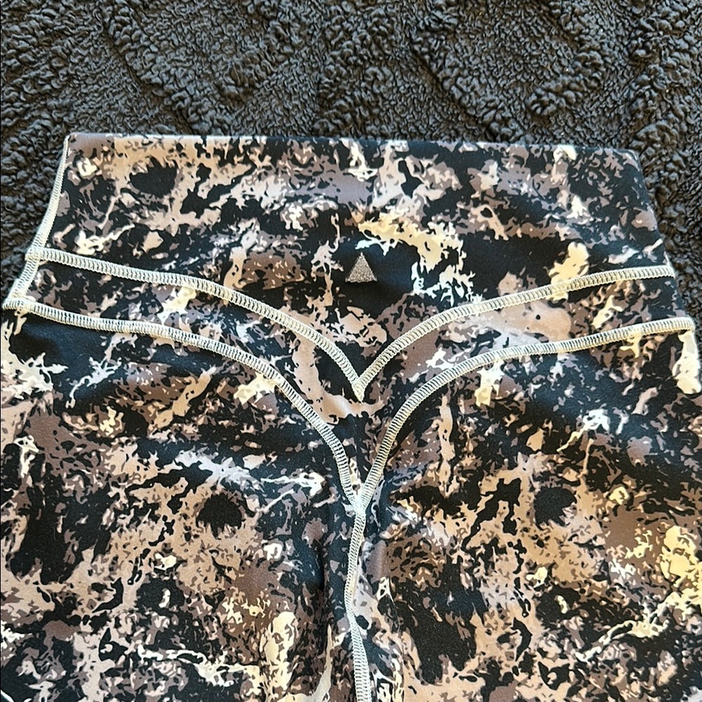 Vitality aka balance Athletica pulse leggings size small Abstract Print Leggings